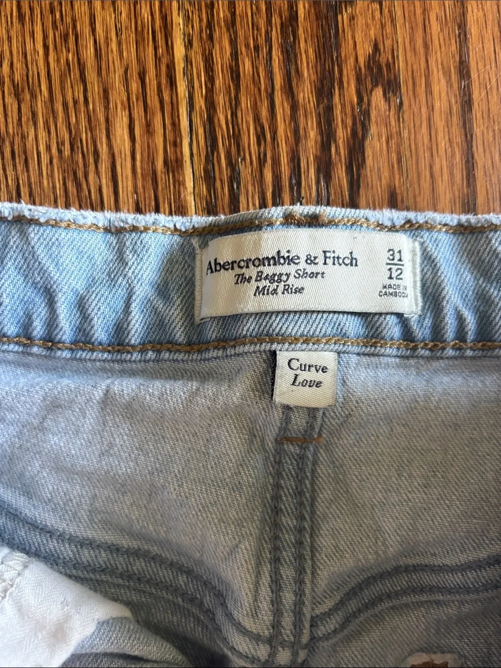 Abercrombie & Fitch The Baggy Short Mid Rise Curve Love, 31